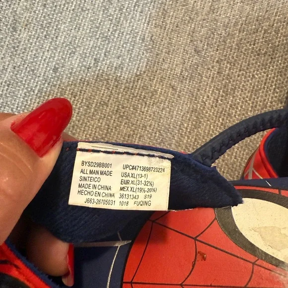 Spiderman Kids Flip Flops - Red and Black ~ Lights up - Picture 6 of 7